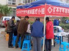 2015年12月9日，披着冬日寒冷的晨光，云南骨科医院义诊团队再次起航，走进西三环汽车厂，为社区居民进行免费义诊。这次义诊团队由我院钱东辅主任带队进行。