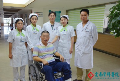 在马中国工人意外重伤 直飞昆明接受跨国治疗