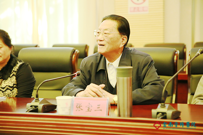 救助青少年特发性脊柱侧凸矫治公益活动，我们一直在路上。2016年10月22日，“曲靖市(麒麟区、宣威市)贫困儿童青少年特发性脊柱侧凸矫治公益性救助工作研究会”在曲靖市麒麟区召开 (9)